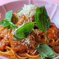 Meatballstars · Spaghetti, 2 Meatballs, marina sauce, Parmiggiano reggiano, Basil.