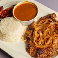 Bistec Encebollado / Steak And Onions · Carne y cebollas. Acompañado con arroz y frijoles o tostones o ensalada. / Steak and onions....