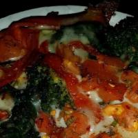 Vegetarian · Fresh broccoli, spinach, mushroom, peppers, onion, and Mozzarella cheese.