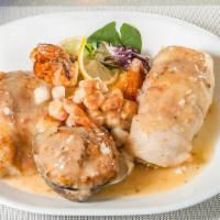 Broiled Seafood Combo (Broiled) · Stuffed sole, shrimp, scallops and stuffed clams.