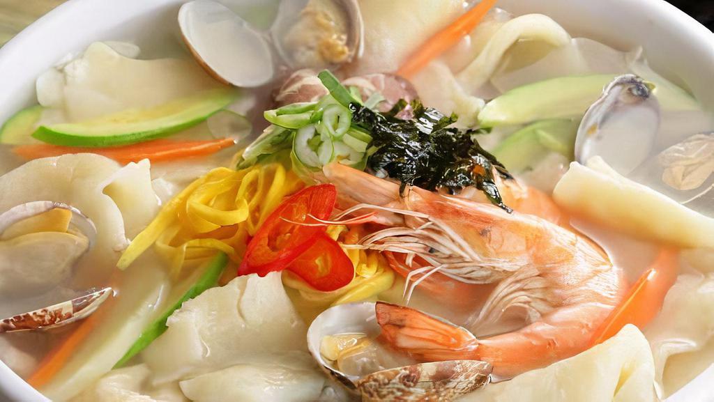 Seafood Chopped Noodles / 해물칼국수 · 