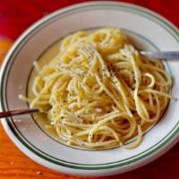 Spaghetti Cacio E Pepe · Spaghetti, Pecorino Romano, Black Pepper, Olive Oil