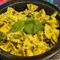 Pesto Pasta  · Mayonnaise,Spinach,Basil,Seasonings,Parmesan cheese