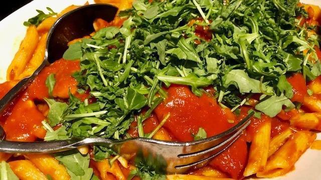 Gemelli Arugula E Pollo · Twisted pasta with sliced chicken breast, arugula, tomato sauce.