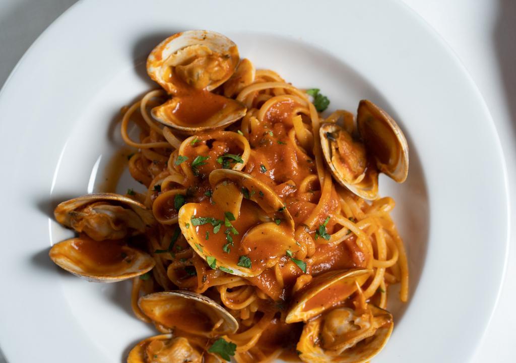Linguine Alla Vongole · Linguine, clams, garlic, white wine or tomato sauce.