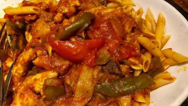 Spaghetti E Pollo Cacciatore · Sliced chicken breast, onions, mushrooms, tomatoes, white wine, peppers, in light tomato sauce.