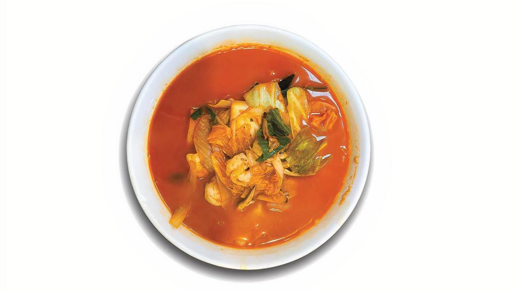 짬뽕 Jjamppong · Noodles with mixed seafood and vegetables in spicy soup.