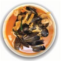 홍합 짬뽕 Mussel Jjamppong · Noodles with seafood, vegetables, and extra mussels in spicy soup.