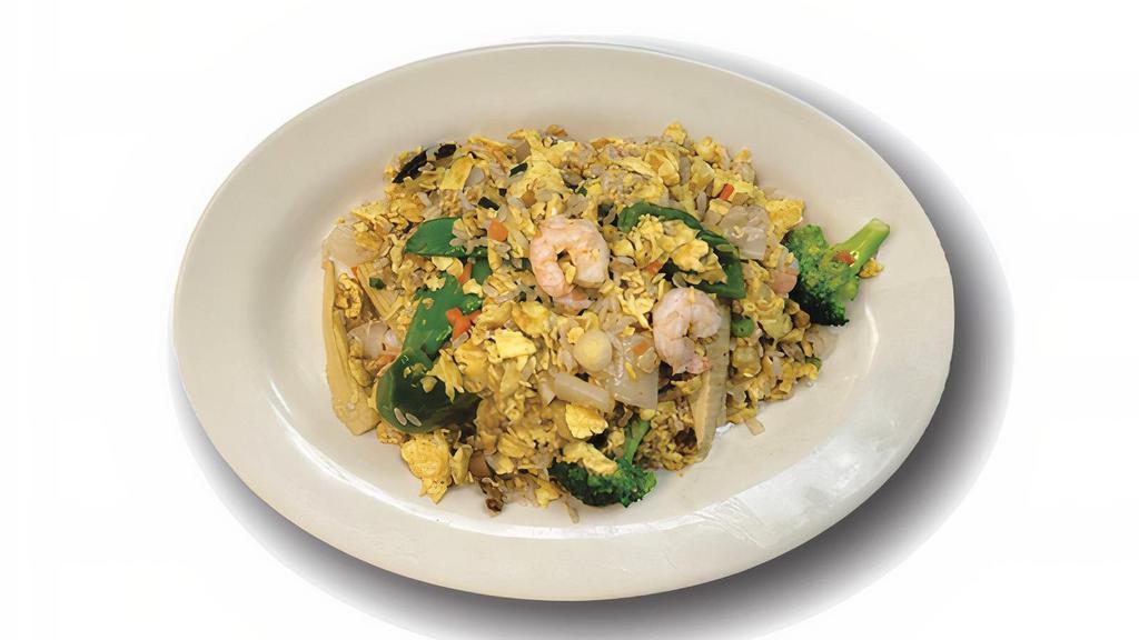 삼선 볶음밥 Samseon Fried Rice · Fried rice with mixed seafood and vegetables.
