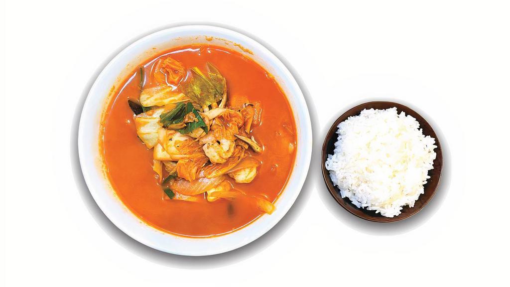 짬뽕밥 Jamppong Rice · Glass noodles, mixed seafood and vegetables in spicy soup with a side of rice.