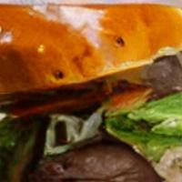 Cheese Burger · 8 oz Fresh Ground Beef, Cheddar, Samuraï Mayo, Frites