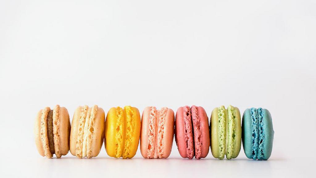 Le Macaron French Pastries · Desserts · American · Coffee · Drinks