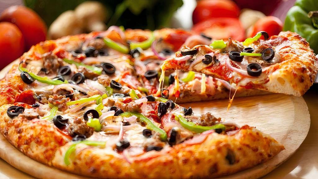 Pizza Aventura · Pizza · Salad · Seafood