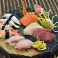 Deluxe Sashimi Platter · 15 PIEDES OF OUR CHEF'S CHOICE OF THE DAY