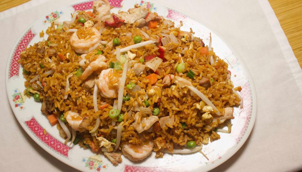 Pt House Fried Rice · Shrimp, chicken, pork, peas and carrot, onion, bean sprout, egg and scallion.