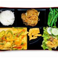 Yellow Coconut Curry Box · broccoli, carrot, string beans, red bell pepper, mushroom, zucchini