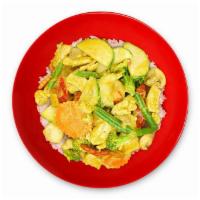 Yellow Coconut Curry Rice Bowl · broccoli, carrot, string beans, red bell pepper, mushroom, zucchini