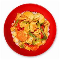Red Coconut Curry Rice Bowl · broccoli, carrot, string beans, red bell pepper, mushroom, zucchini