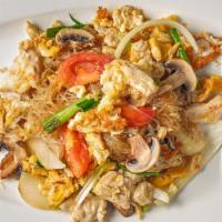 Pad Wonsen · Clear noodles, egg, onions, tomatoes, scallion and mushroom  sauteed with homemade brown sau...