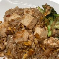 Pad Seeww · Rice noodles, egg, broccoli sauteed with sweet and salty soy base homemade sauce.
