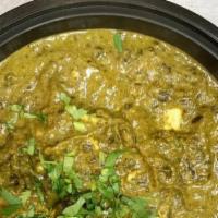 Saag Mushroom · White Button Mushrooms slowly simmered in a delicately spiced thick spinach sauce