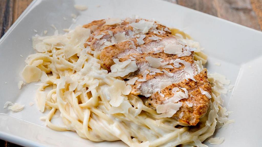 Chicken Alfredo Pasta Family-Style Meal · Serves 4-6. Sliced grilled chicken breast tossed with creamy Alfredo sauce and linguini.  Served with rolls and a family-size House or Caesar Salad.