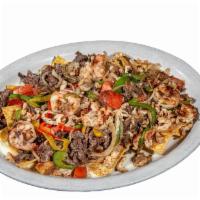 1/2 Nachos Texanos · Steak, grilled chicken and shrimp with grilled onions, tomatoes, bell pepper and mushrooms.
