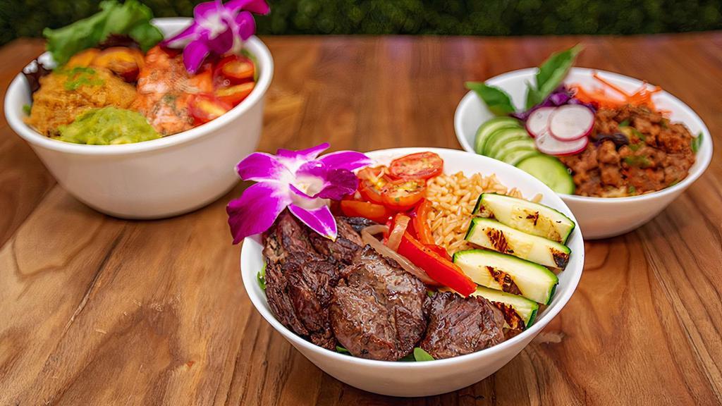 Nutri-Bowl · Our Nutri-Bowls are simple and easy to make. You choose what you want and we prepare it for you!

it's a bowl with one protein and 3 sides (all in the same plate) Choose steak or chicken or salmon or shrimps and 3 sides... it's that simple!