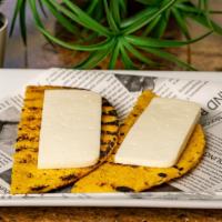 Arepa De Choclo Con Queso / Corn Arepa With Cheese · 