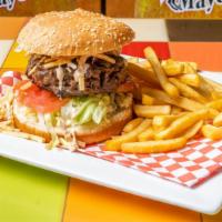 Hamburguesa El Mayoral · Beef burger with tomato, lettuce, cheese, caramelized onions and ripped potatoes.