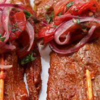 Chuzos · (Steak on a skewers with pickle onions)