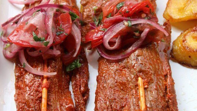 Chuzos · (Steak on a skewers with pickle onions)