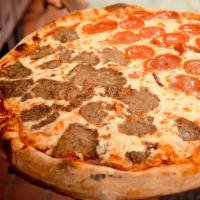 White Pizza · Ricotta and Parmesan Base w/ Mozzarella, Garlic and Choice of Fresh or Sundried Tomatoes
