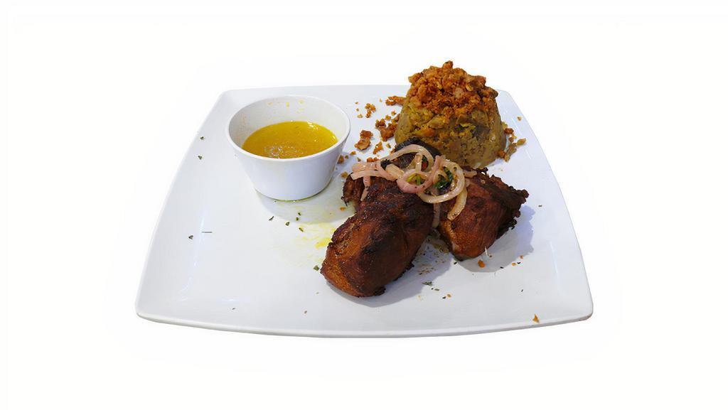 Mofongo With Fried Pork Chunks · Mofongo con Carne de Cerdo Frita
