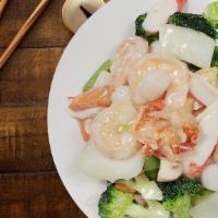 Seafood Delight 海鲜大会 · jumbo shrimps & baby shrimps ,scallops, imitation crab meat, Chinese vegetable, and white ri...