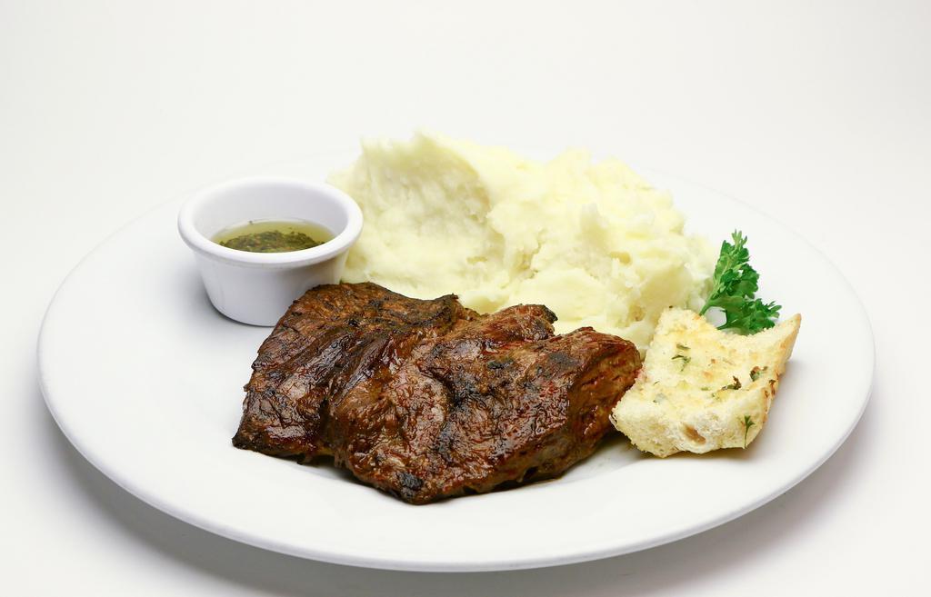 Vacio De Novillo Angus · Hand-cut flat meat steak.