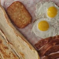 Desayuno Americano / American Breakfast · Tostadas o panquecas, huevo entero o revuelto, tocineta, hasbrown. / Toasts or pancakes, who...
