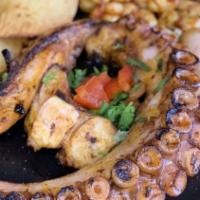 Pulpo Parrilla · Panka grilled octopus.
it comes with two pieces of roasted potato and boiled corn.