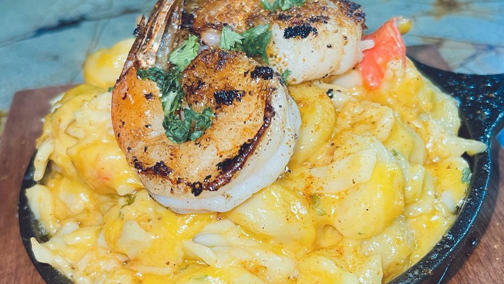 Seafood Mac N Cheeze · contains shellfish, topped with Shrimp