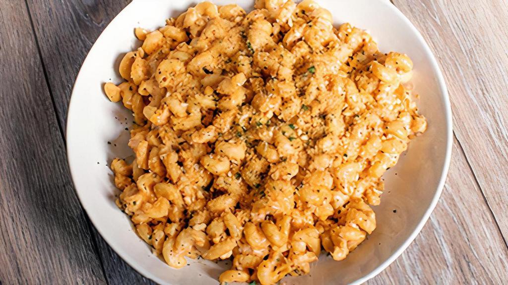 Steakhouse Mac & Cheese Party Platter · 
