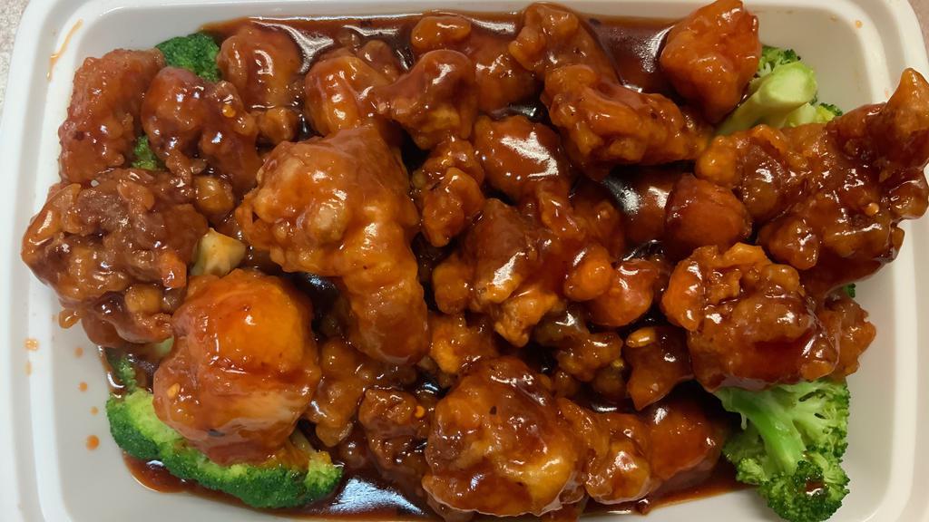 General Tso'S Chicken  左宗鸡 · Hot and spicy. Hot! The general favorite dish crispy chunks chicken with red hot sauce on broccoli bed.