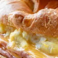 Croissant Breakfast  · con Jamón, queso y huevo acompañado de café o Jugo de naranja