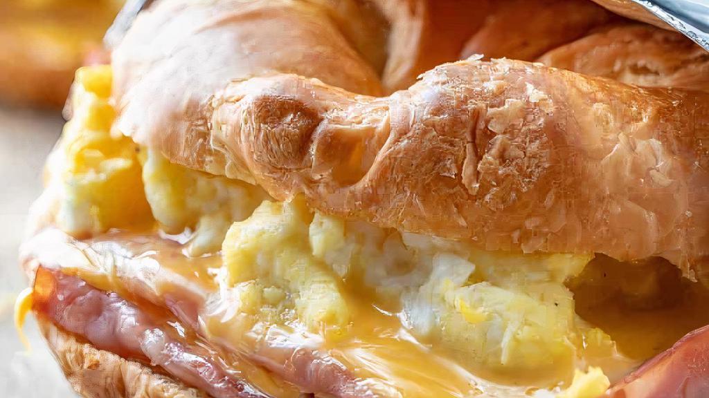 Croissant Breakfast  · con Jamón, queso y huevo acompañado de café o Jugo de naranja
