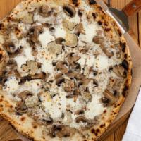 Truffle Prestige · 12'' Homemade Black Truffle, Fresh mozzarella, mushrooms, Truffle oil
