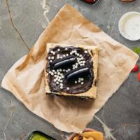 Oreo Cookie Cream Cake · Vanilla cream cake mixed with crunchy Oreo cookie.