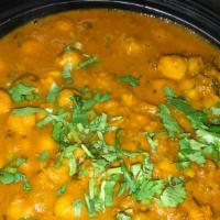Chana Masala   · Vegetarian, Spicy. Spicy chickpeas tossed in fresh tomatoes and onions. Served with basmati ...