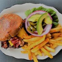 Hamburguesa Con Queso · 8 oz angus beef burger, with avocado, jalapenos, bacon strips, cheddar, lettuce & tomato. Se...