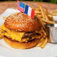 Burger Américain · cheeseburger, pommes frites