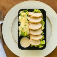 Chicken Caesar Salad  · Salada Caesar Peito de frango grelhado, alface romana e lascas de Parmesāo