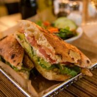 Ruspante · grilled chicken breast, avocado, lettuce, tomatoes, mayo